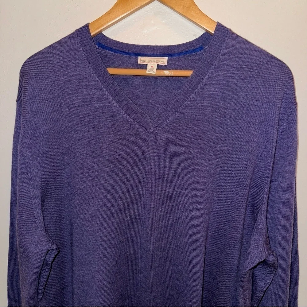 Gap Extra Fine Merino Wool Men’s V-neck Purple Sweater Size Extra Large